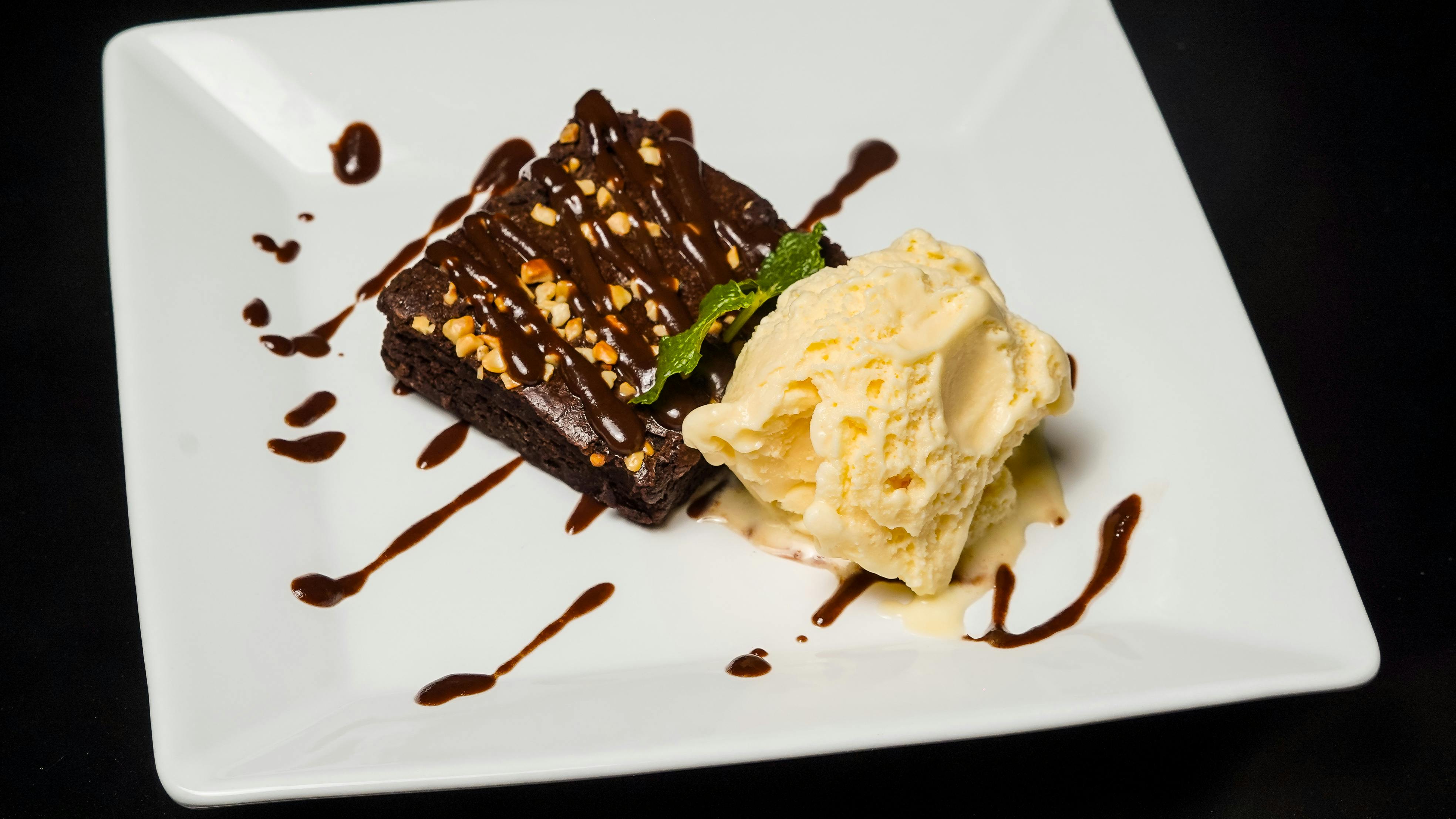 CHOCOLATE BROWNIE WITH ICE CREAM