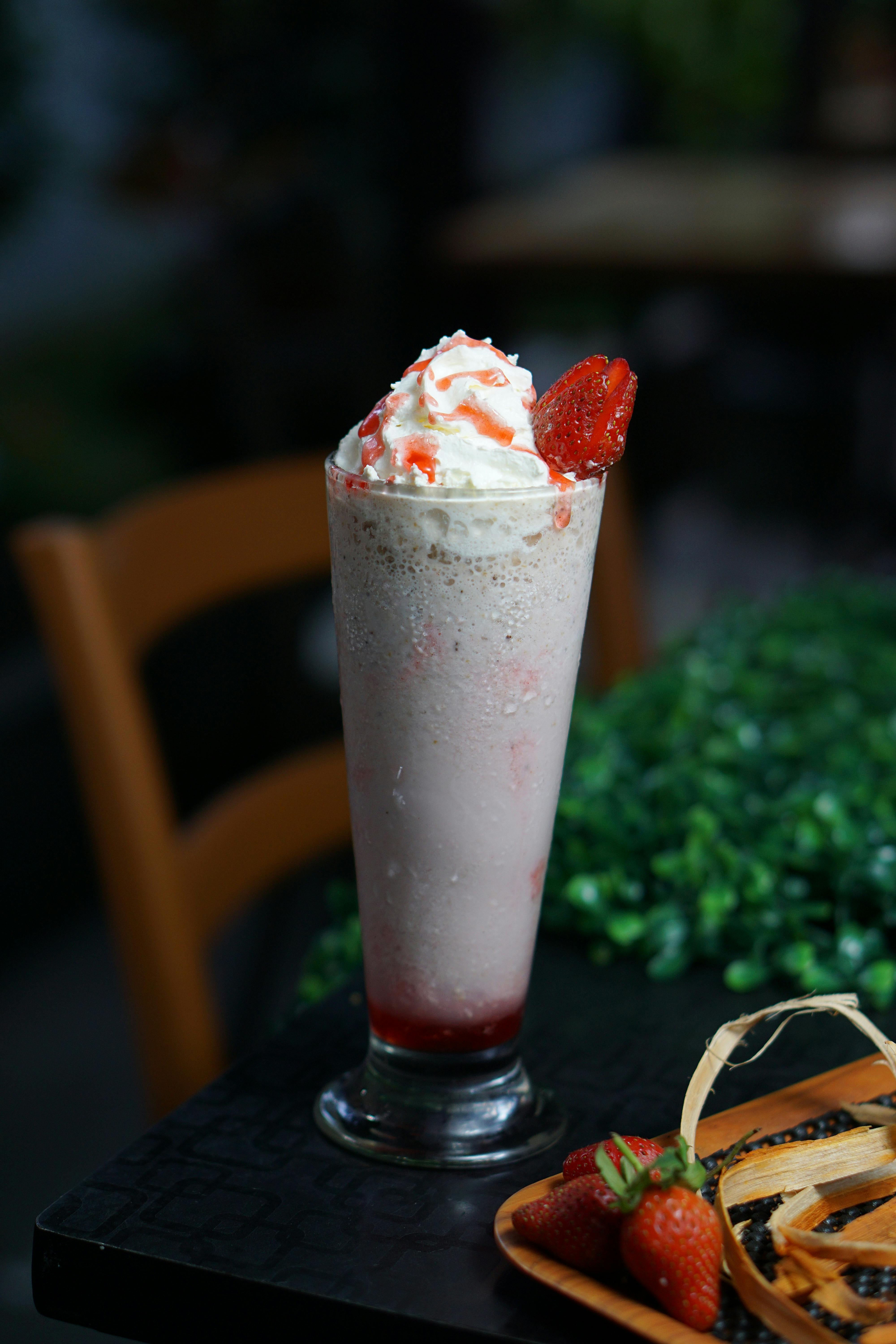 STRAWBERRY BANANA SHAKE