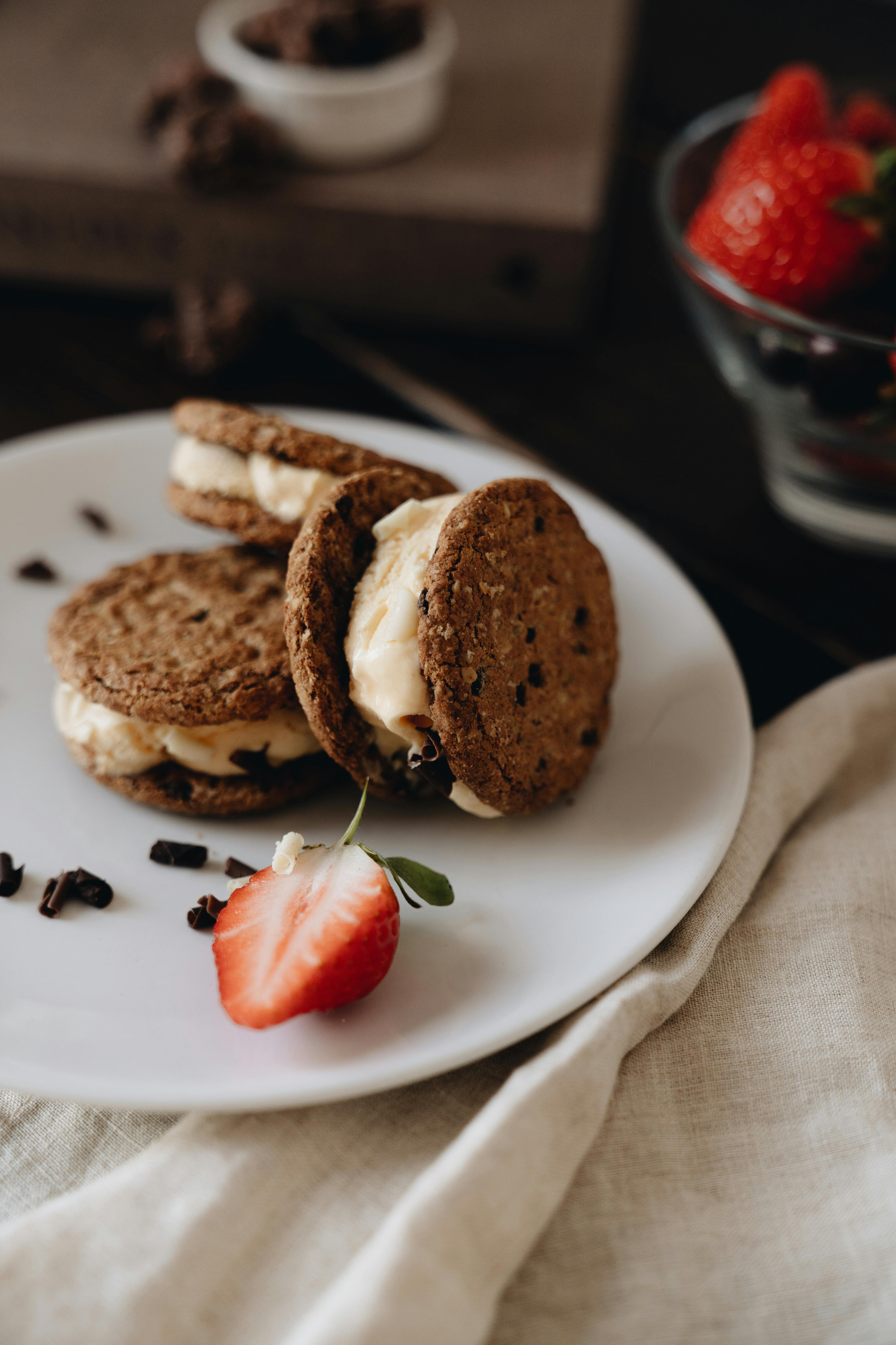 VANILLA & STRAWBERRY SANDWICH