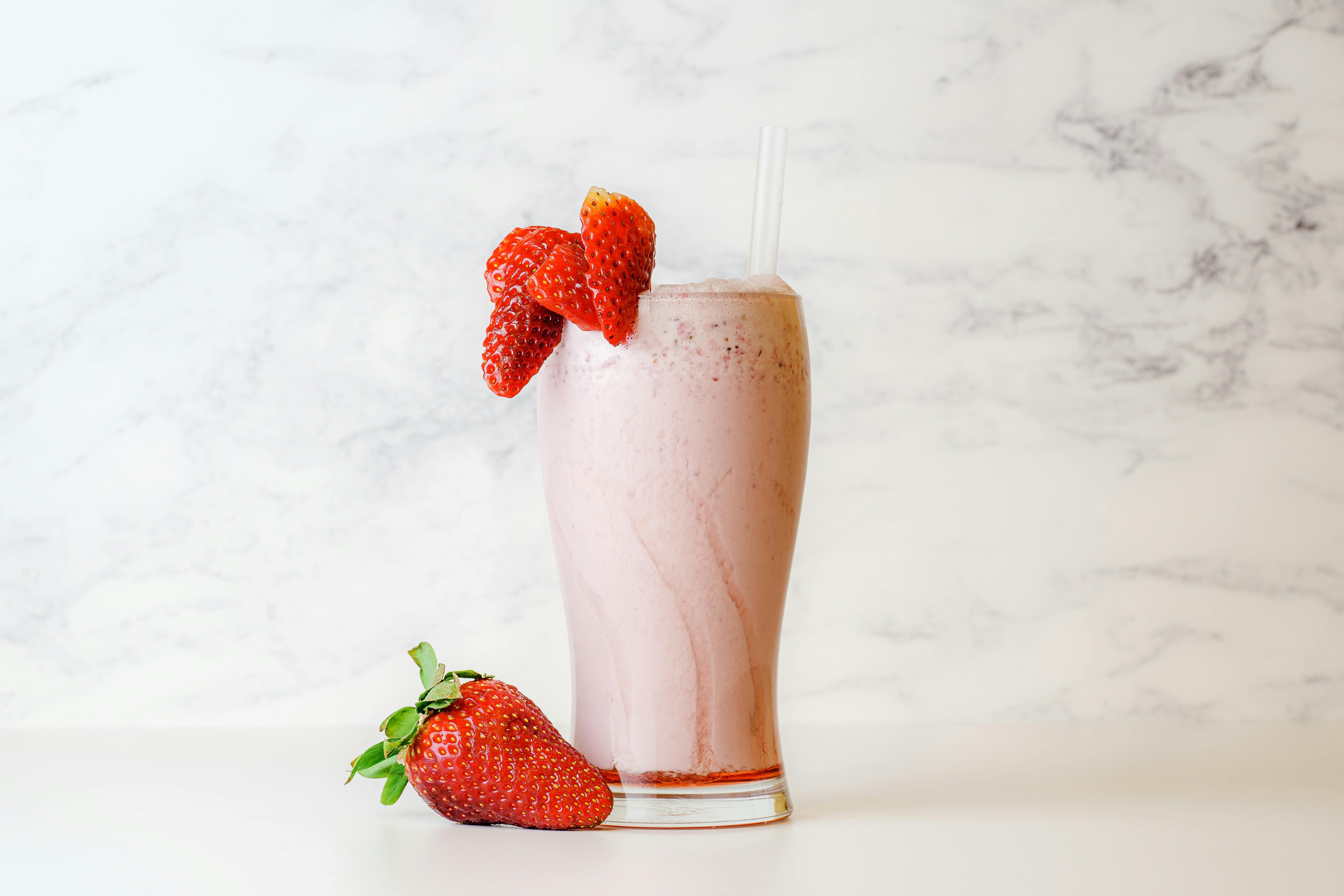 STRAWBERRY SHAKE